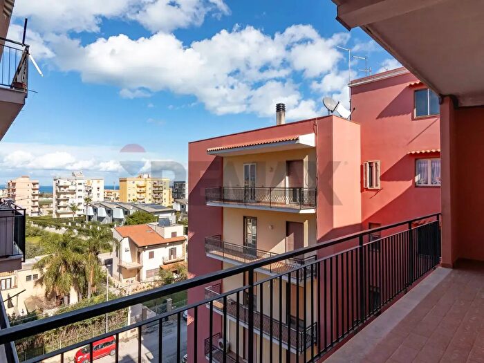 Appartamento con 5 locali in vendita in Via Marzamemi, Siracusa