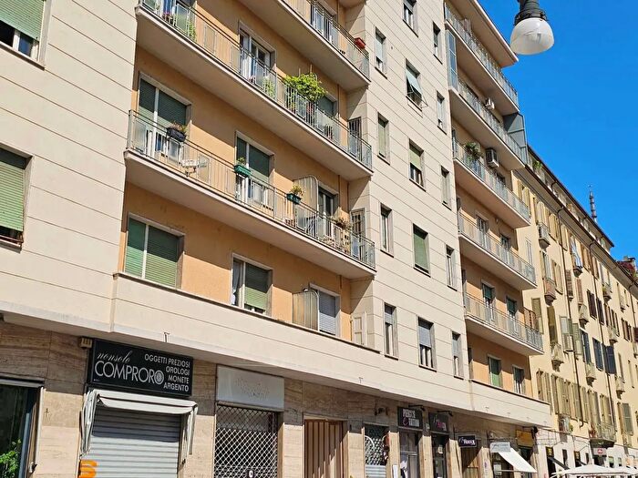 Appartamento con 6 locali in vendita in Via delle Rosine, Torino