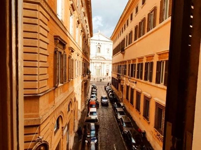 Appartamento trilocale in affitto in Via Giulia, Roma