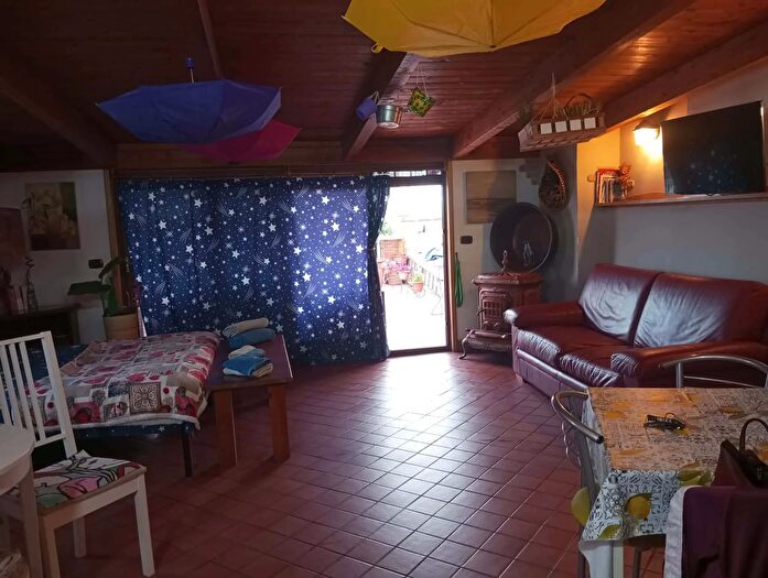 Appartamento monolocale in affitto in Via Carlo Pisacane, Napoli