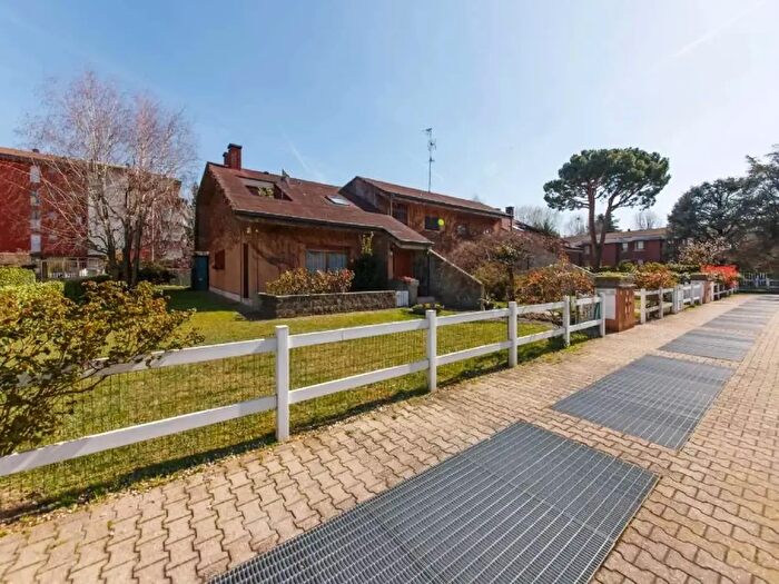 Casa con 5 locali in vendita in Via delle Groane, Arese