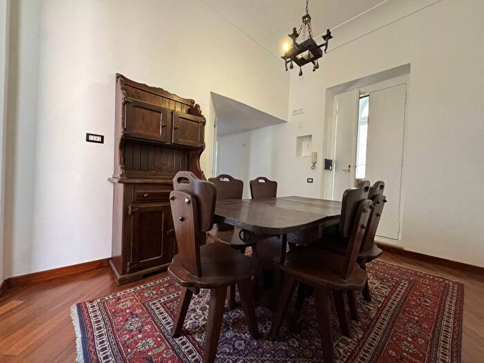 Appartamento bilocale in affitto in Via Vittoria Colonna, Chiaia, Napoli