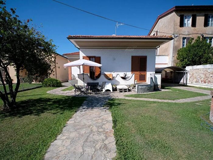 Casa con 6 locali in vendita in San Giuliano Terme