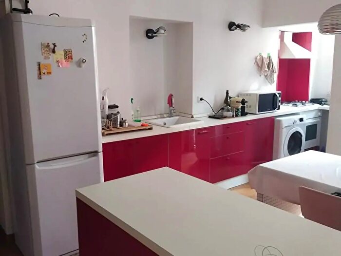 Appartamento trilocale in affitto in Via Lipari, Milano