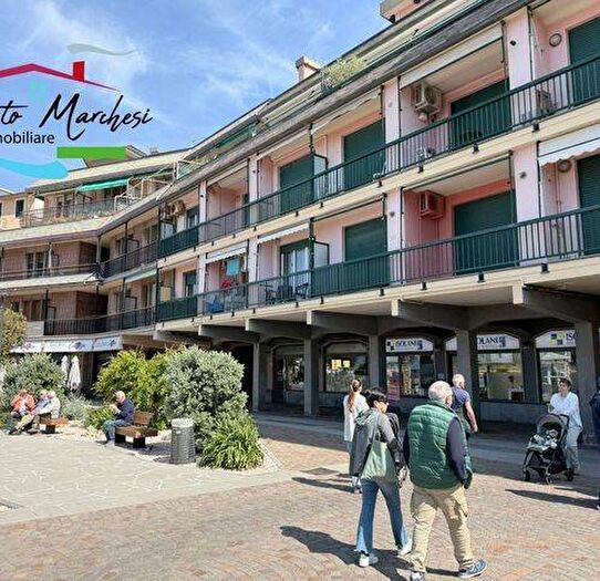 Appartamento quadrilocale in affitto in Piazzetta Del Capitaneato, Lungomare Mulinetti Polanesi, Recco