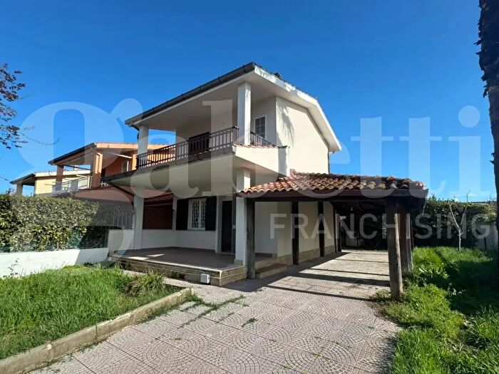 Casa trilocale in vendita in Viale Piave, Ardea