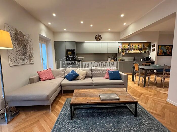 Appartamento trilocale in vendita in Via Trebisonda, Genova