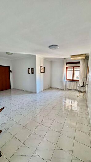 Appartamento trilocale in vendita in Napoli