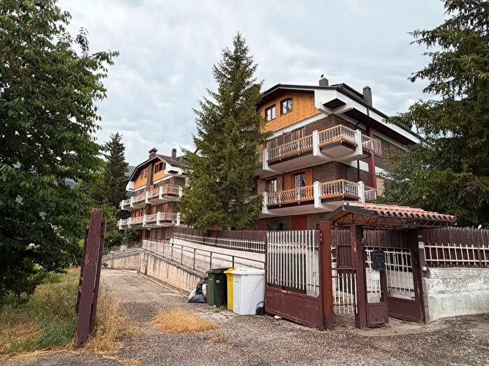 Appartamento trilocale in vendita in Viale Maggio, Rocca Di Mezzo