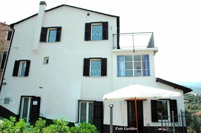 Appartamento trilocale in vendita in Via Ruffini, Dolcedo