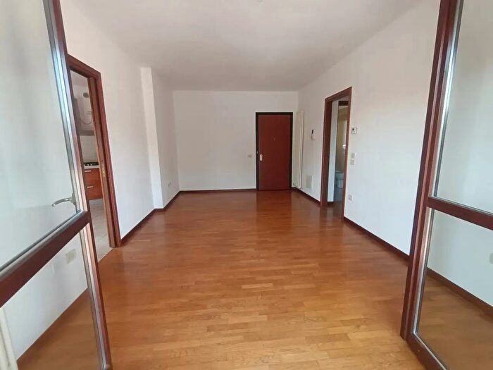 Appartamento quadrilocale in vendita in Via Roma, Longare