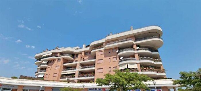 Appartamento trilocale in vendita in Via Giacomo Peroni, Roma