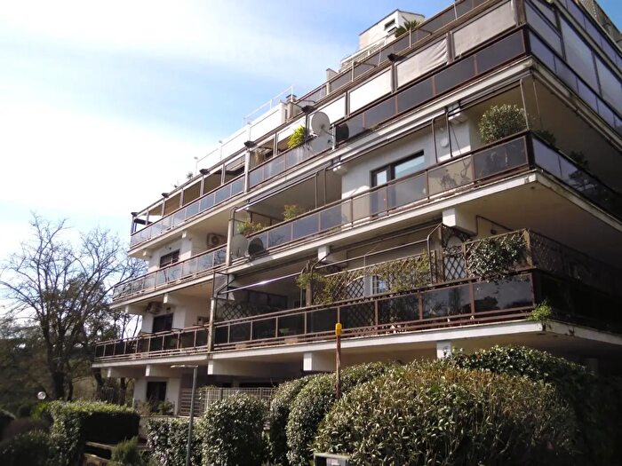 Appartamento trilocale in affitto in Via Tomba di Nerone, Roma