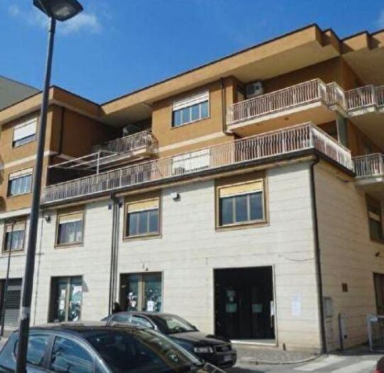 Appartamento con 6 locali in vendita in Corso G Garibaldi, Isernia