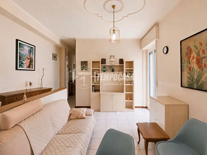 Appartamento trilocale in vendita in Via Benedetto Alfieri, Novara