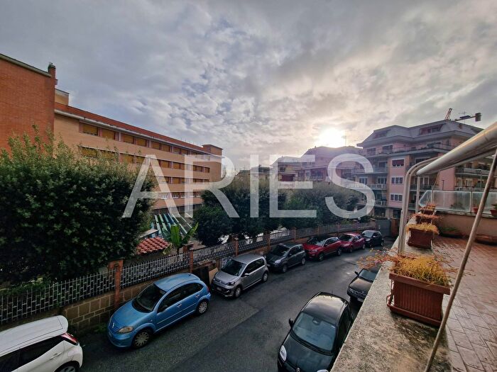 Appartamento trilocale in vendita in Via Teodolfo Mertel, Roma