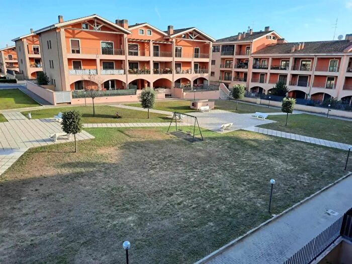 Appartamento trilocale in affitto in Via Pierleone Ghezzi, Fiumicino