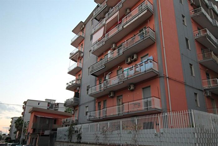 Appartamento con 7 locali in vendita in Via Mineo, Catania