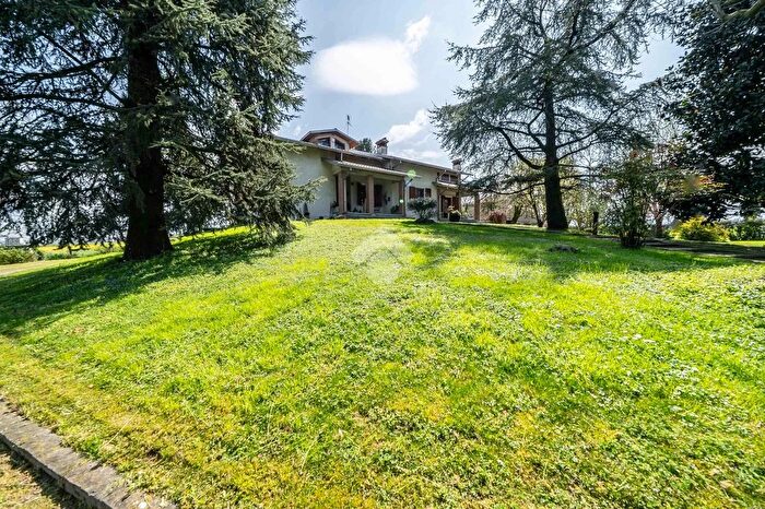 Casa con 5 locali in vendita in Via Guardanavona, Cavriago