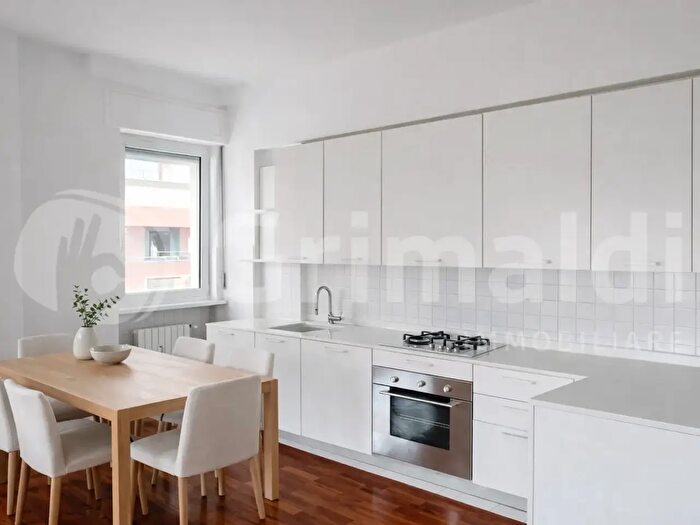 Appartamento trilocale in vendita in Via Ponchielli, Monza