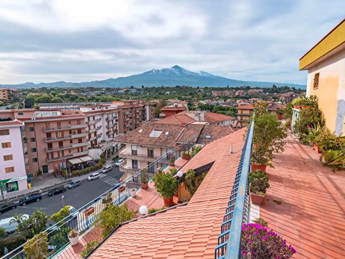 Appartamento con 10 locali in vendita in Via Giovanni Verga, Acireale