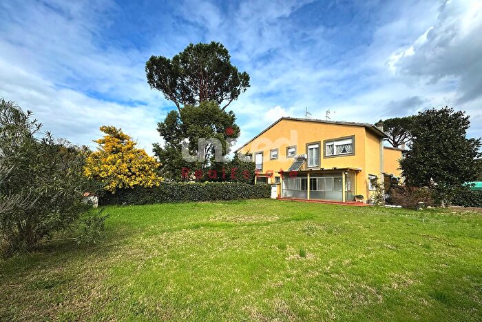 Casa con 6 locali in vendita in Viale Alessandro Magno, Roma