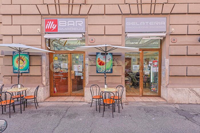 Appartamento quadrilocale in vendita in Via Nemorense, Roma