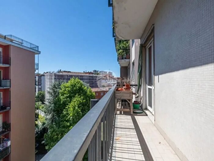 Appartamento quadrilocale in vendita in Via Mincio, Milano