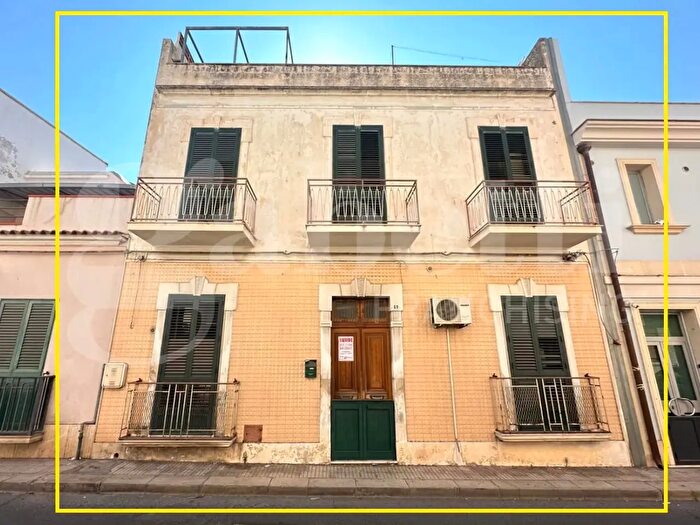 Casa con 7 locali in vendita in Via Nizza, Avola