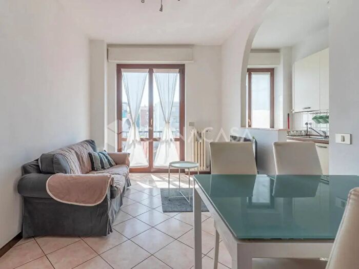 Appartamento trilocale in vendita in Alzaia Naviglio Pavese, Milano