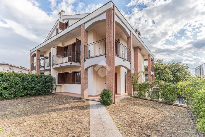 Casa con 6 locali in vendita in Via delle Quercie, Caprarola