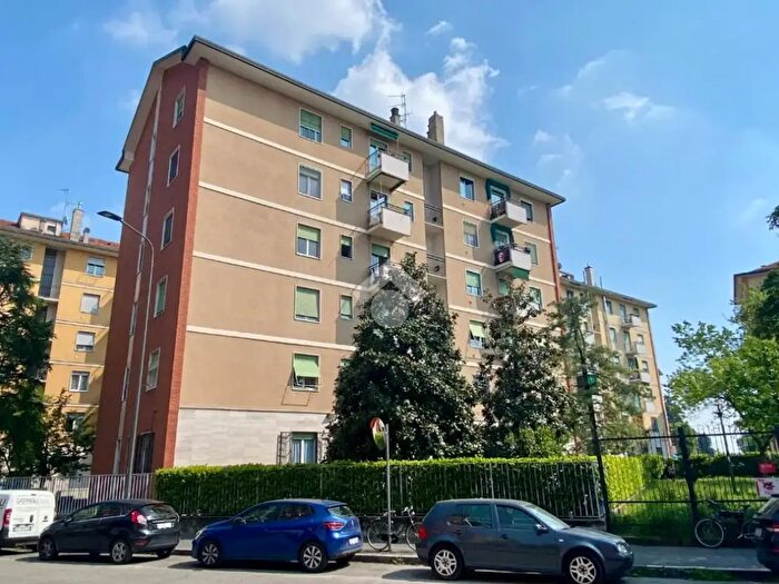 Appartamento trilocale in vendita in Via Val Cannobina, Milano