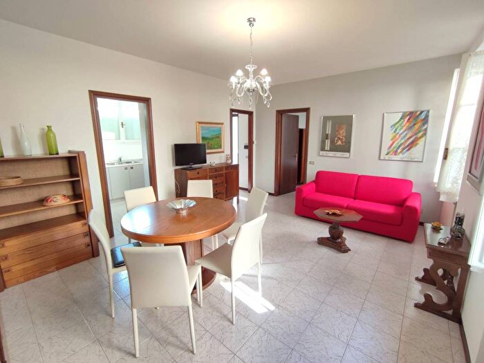 Appartamento bilocale in affitto in Piazza Luigi Cadorna, Centro, Stresa