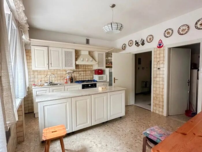 Appartamento trilocale in vendita in Piazza General Antonio Cantore, Trento