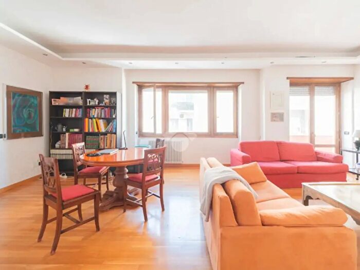 Appartamento trilocale in vendita in Via Bencivenga, Roma