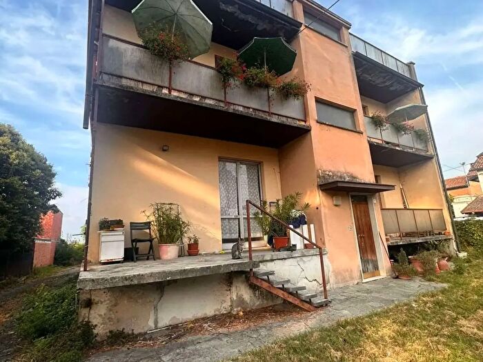 Casa con 6 locali in vendita in Volpedo