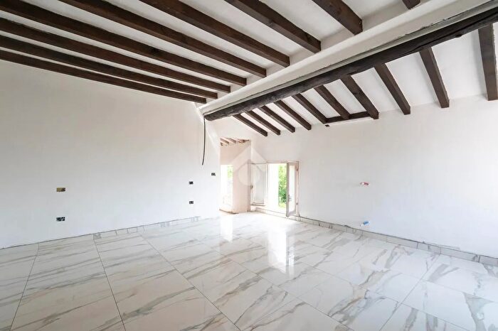 Casa trilocale in vendita in Via Carrobbio, Novi Di Modena