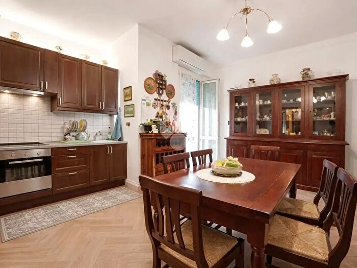 Appartamento trilocale in vendita in Via Giovanni Verneri, Alessandria