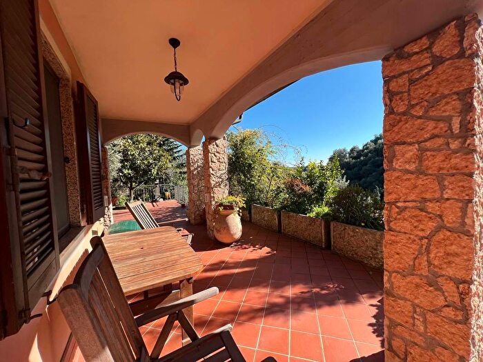 Casa con 8 locali in vendita in Lerici