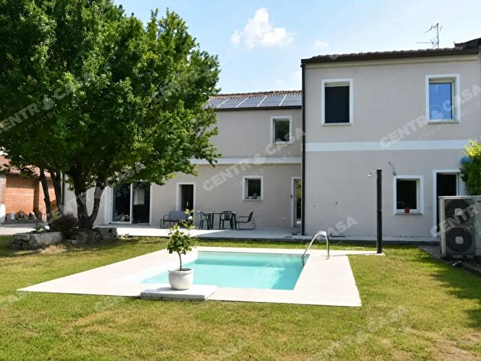Casa con 6 locali in vendita in Legnago