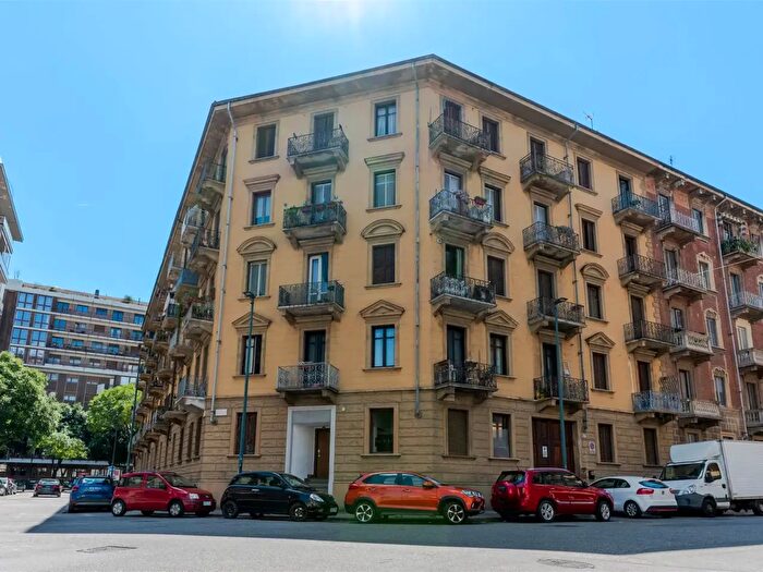 Appartamento con 5 locali in vendita in Via Frassineto, Torino