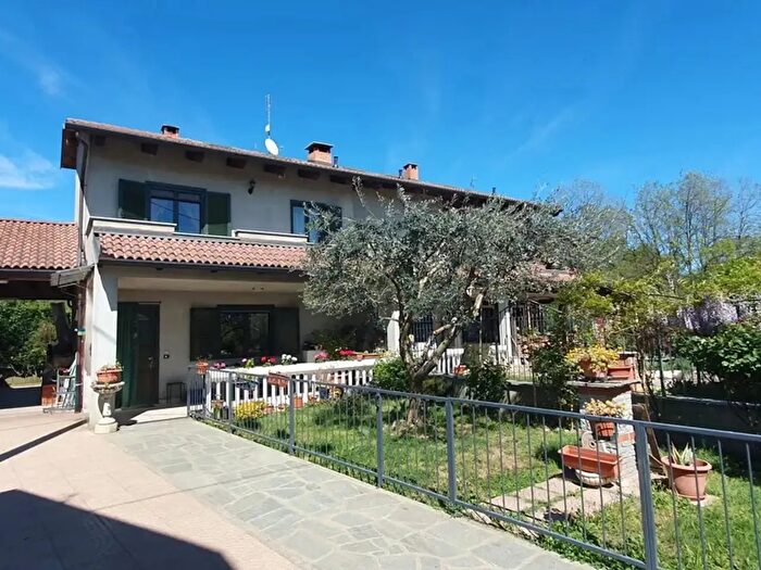 Casa con 5 locali in vendita in Via Prabello, Osasco