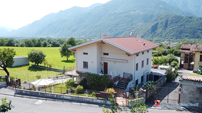Casa quadrilocale in vendita in Via Maria Montessori, Darfo Boario Terme
