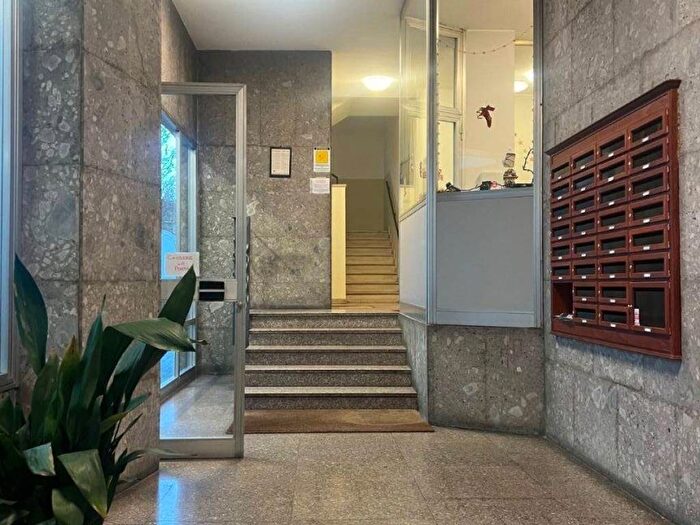 Appartamento trilocale in affitto in Corso San Gottardo, Milano