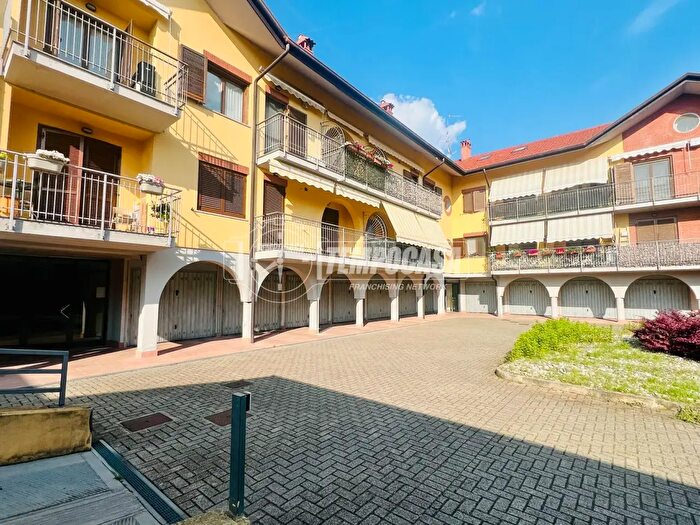 Appartamento quadrilocale in vendita in Via Novara, Lonate Pozzolo