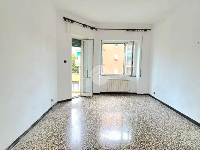 Appartamento trilocale in vendita in Via Cordanieri, Genova