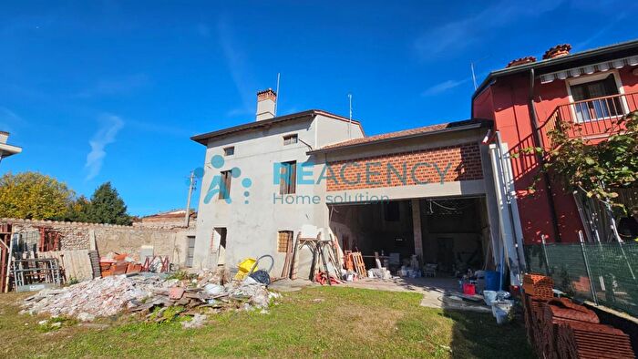 Casa quadrilocale in vendita in Via Gian Giorgio Trissino, Sandrigo