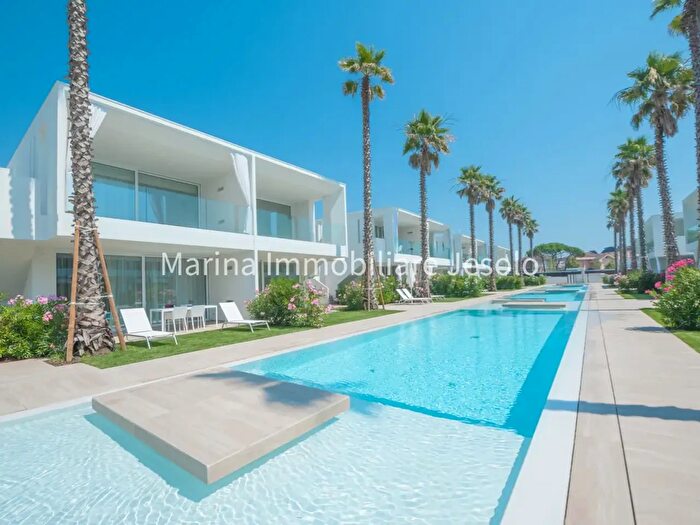 Appartamento trilocale in vendita in Viale Martiri delle Foibe, Jesolo