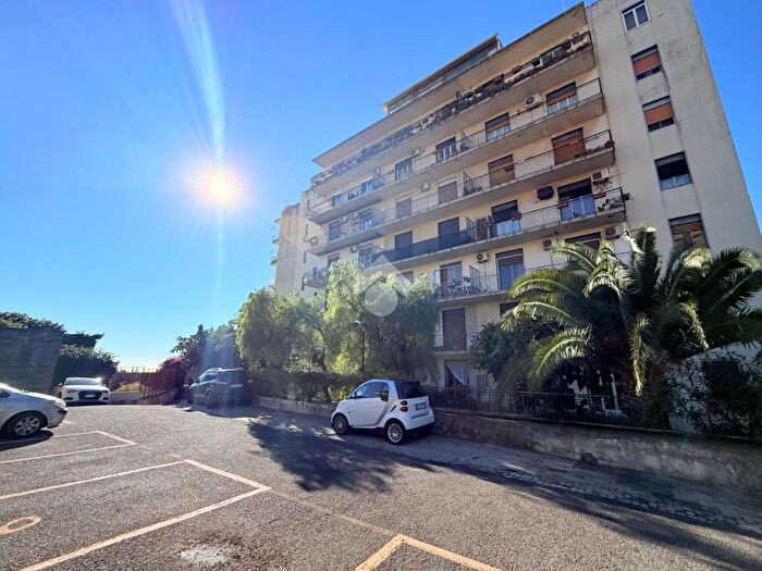 Appartamento con 5 locali in vendita in Via Antonio Baldissera, Catania