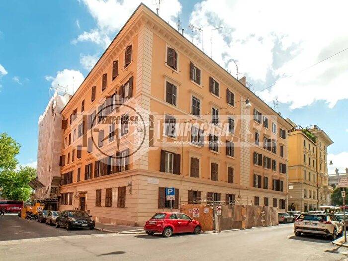 Appartamento trilocale in vendita in Via Conte Rosso, Roma
